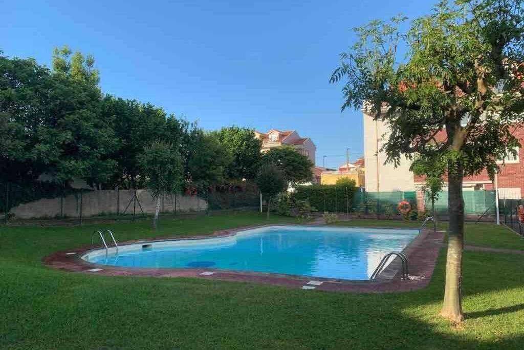 شقة Garaje Y Piscina Comunitaria! سوانثيس المظهر الخارجي الصورة