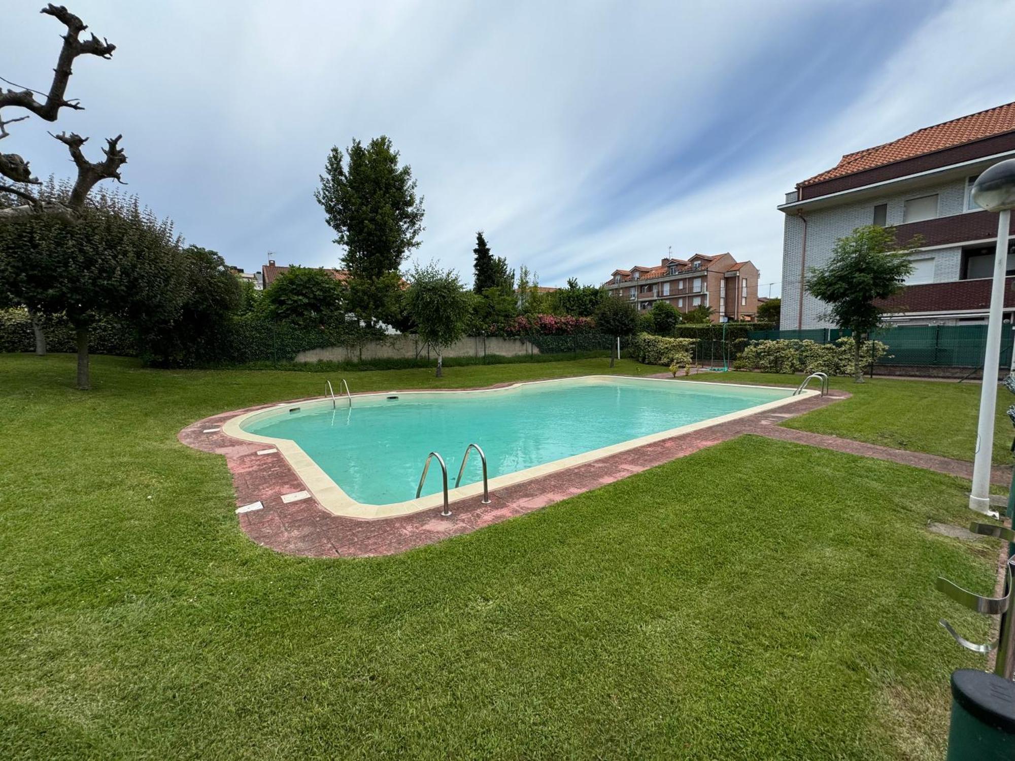 شقة Garaje Y Piscina Comunitaria! سوانثيس المظهر الخارجي الصورة